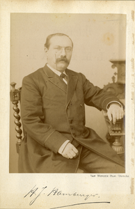 104910 Portret van H.J. Hamburger, geboren 1859, leraar in de scheikunde aan de Rijksveeartsenijschool te Utrecht ...